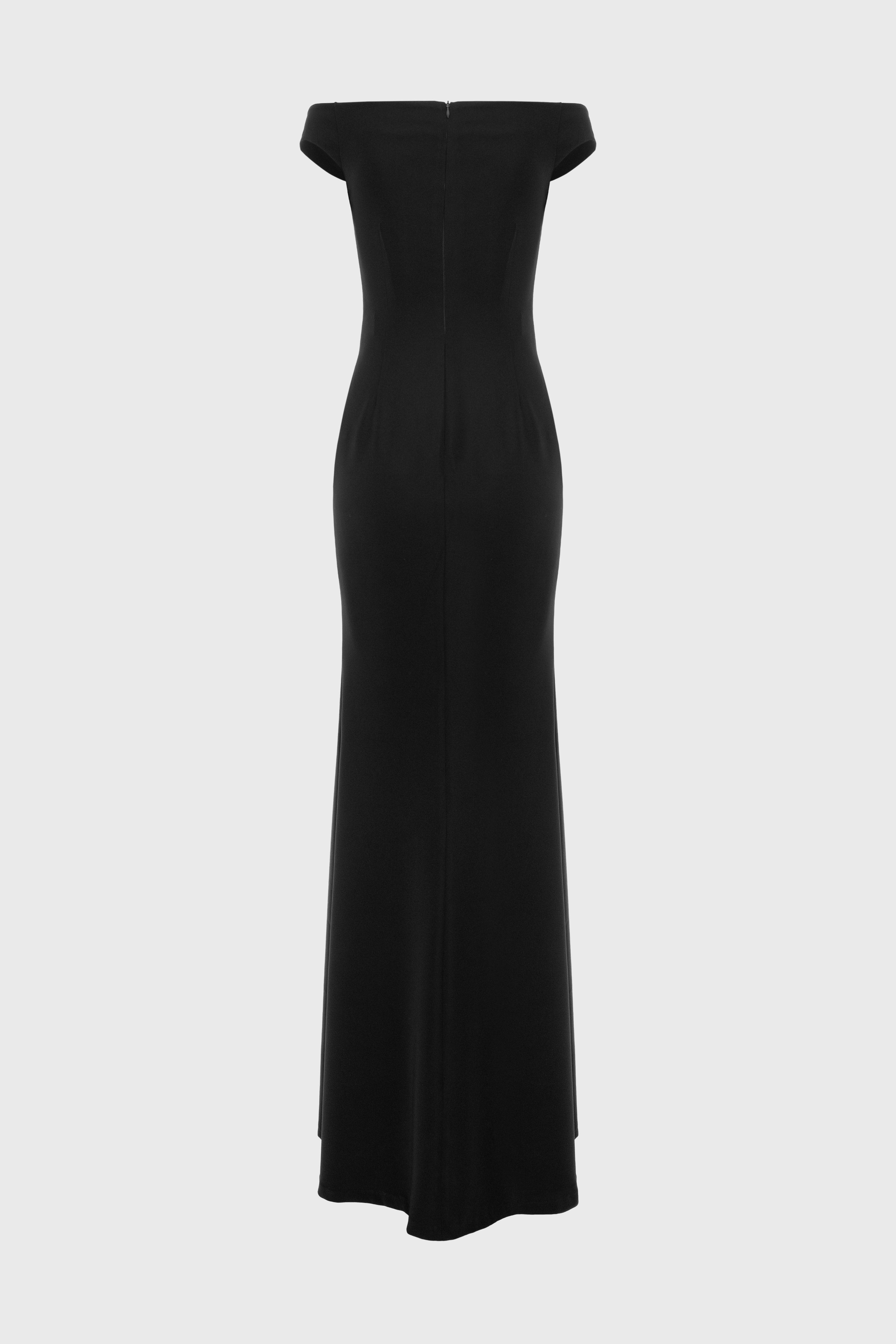 Rochie lunga neagra cu decolteu Ivy