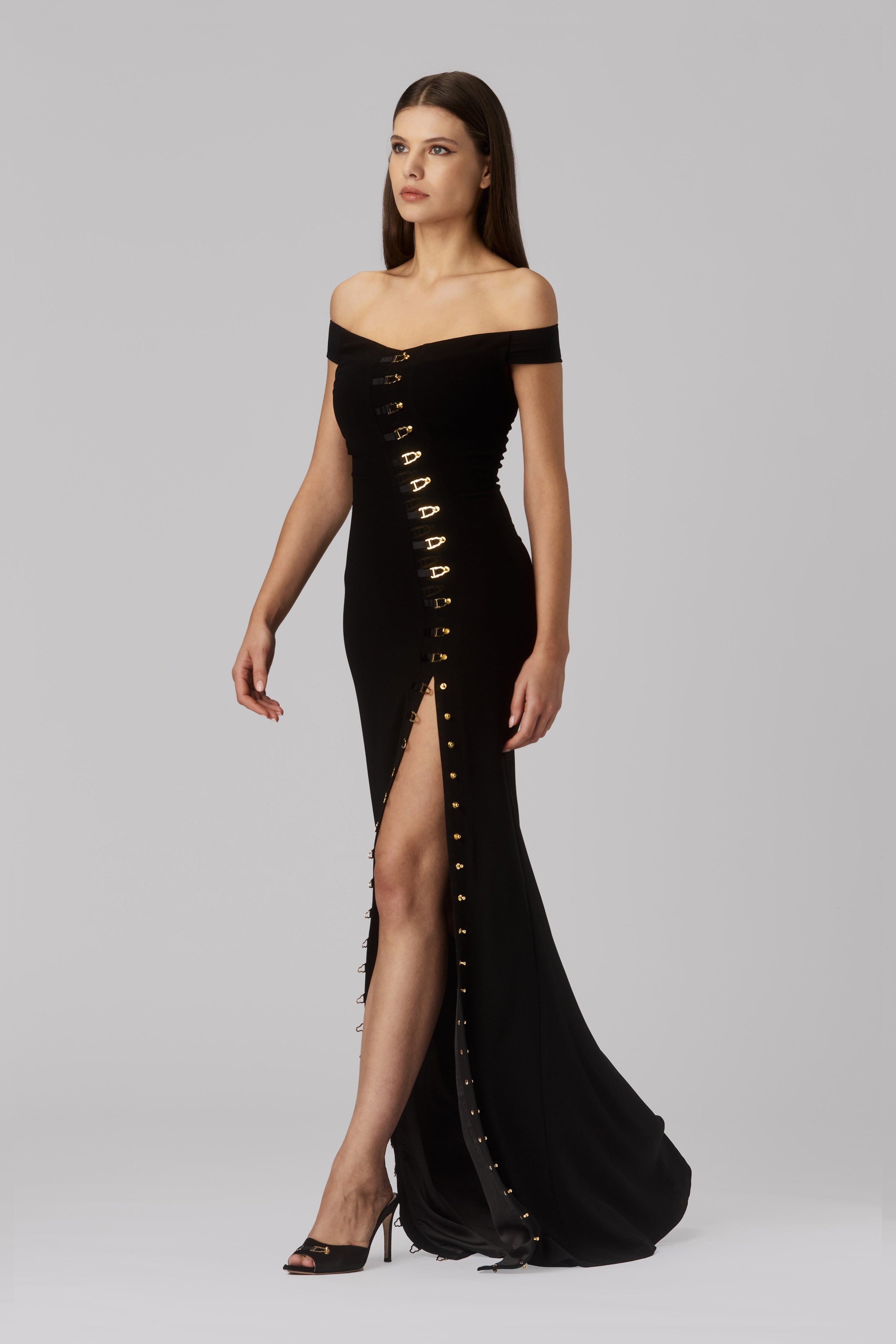 Rochie lunga neagra cu decolteu Ivy