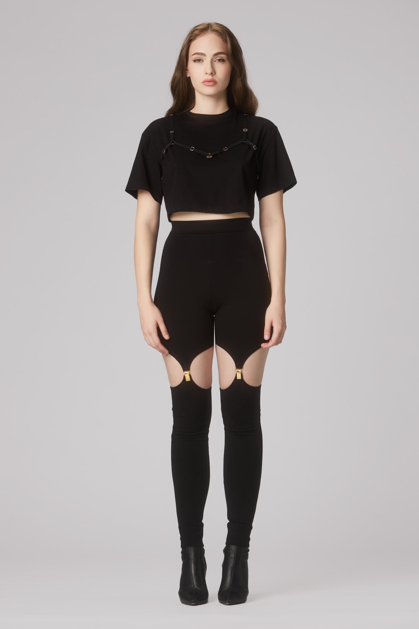 Tricou negru decupat din bumbac organic Outline