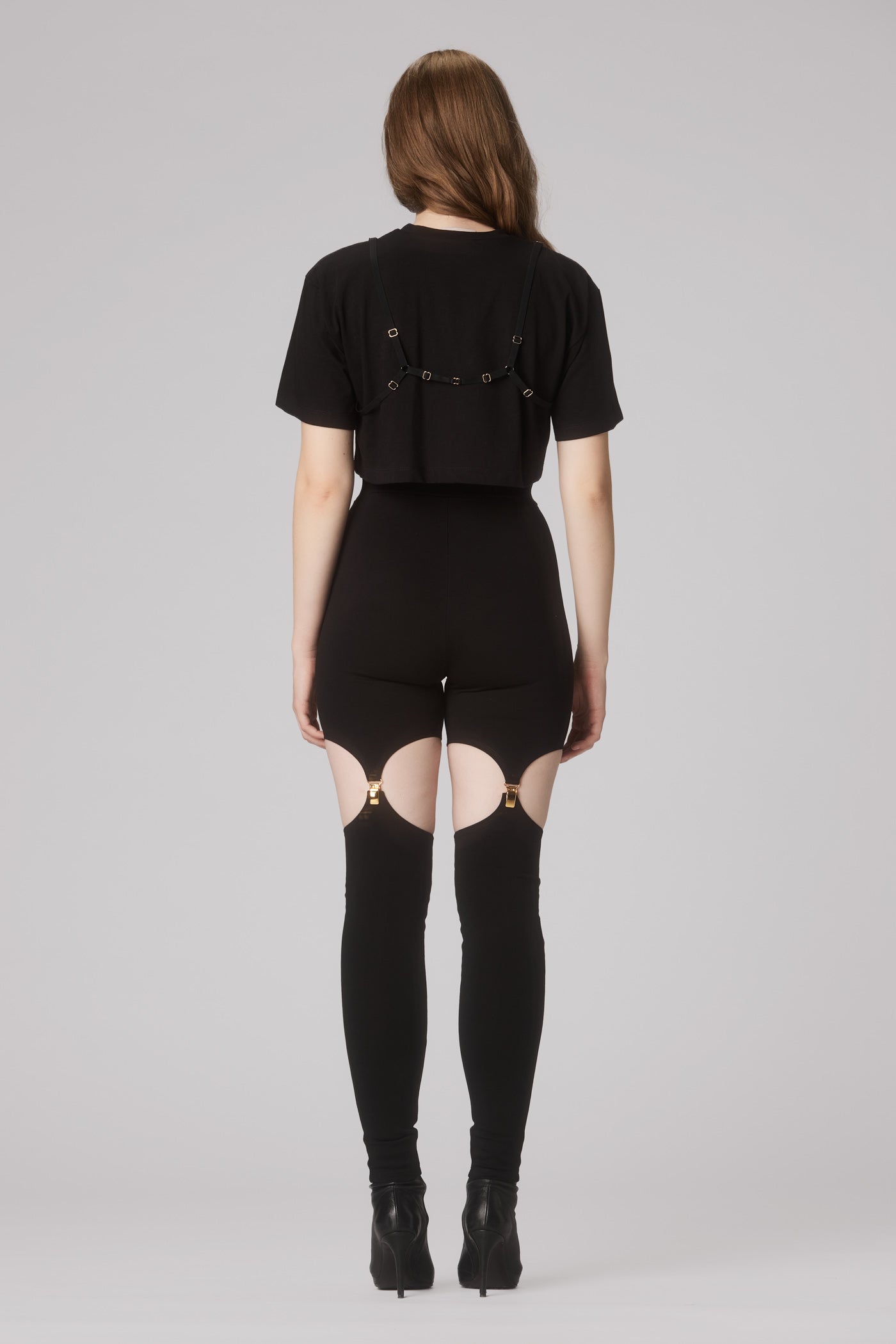 Tricou negru decupat din bumbac organic Outline