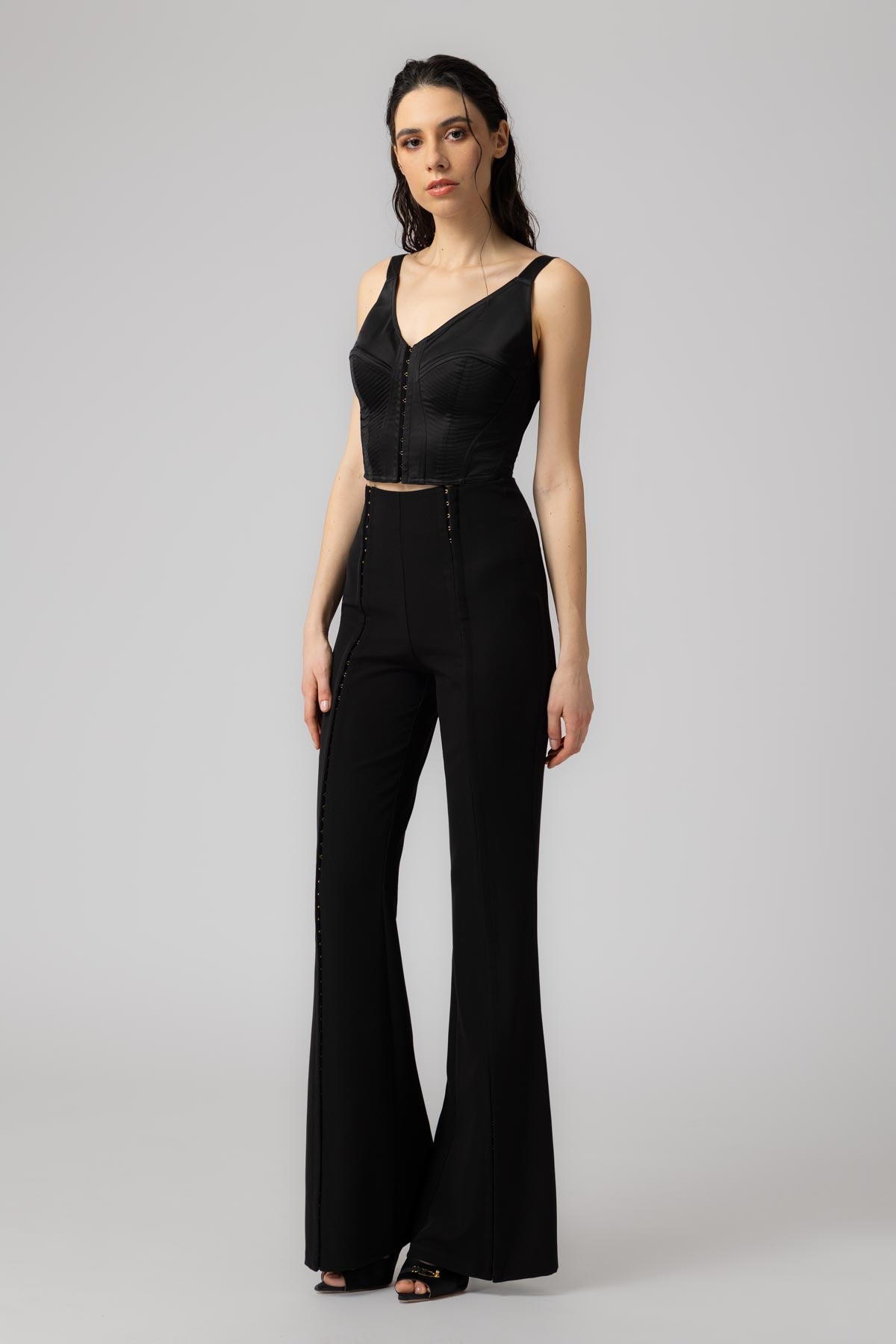 Top negru mulat din satin premium Corset