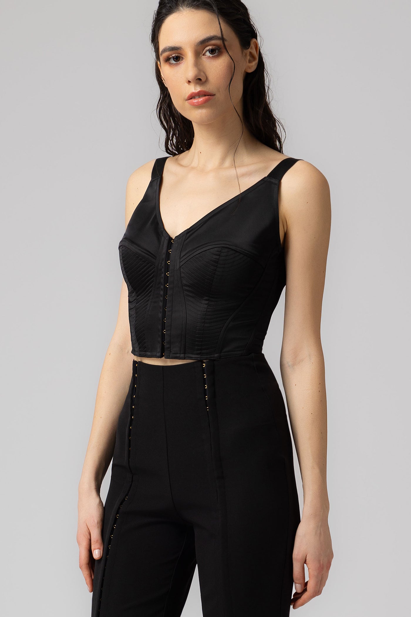 Top negru mulat din satin premium Corset