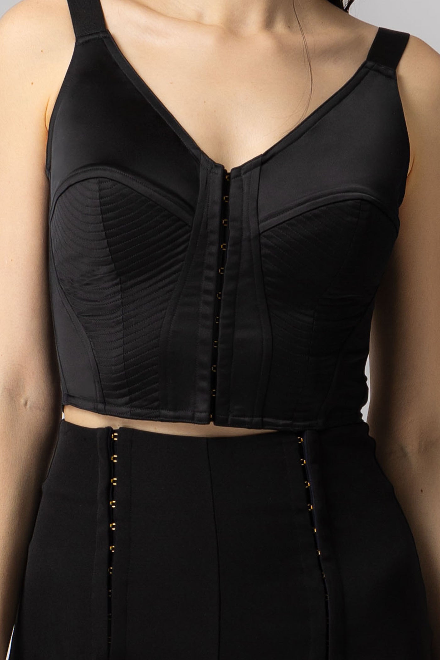 Top negru mulat din satin premium Corset