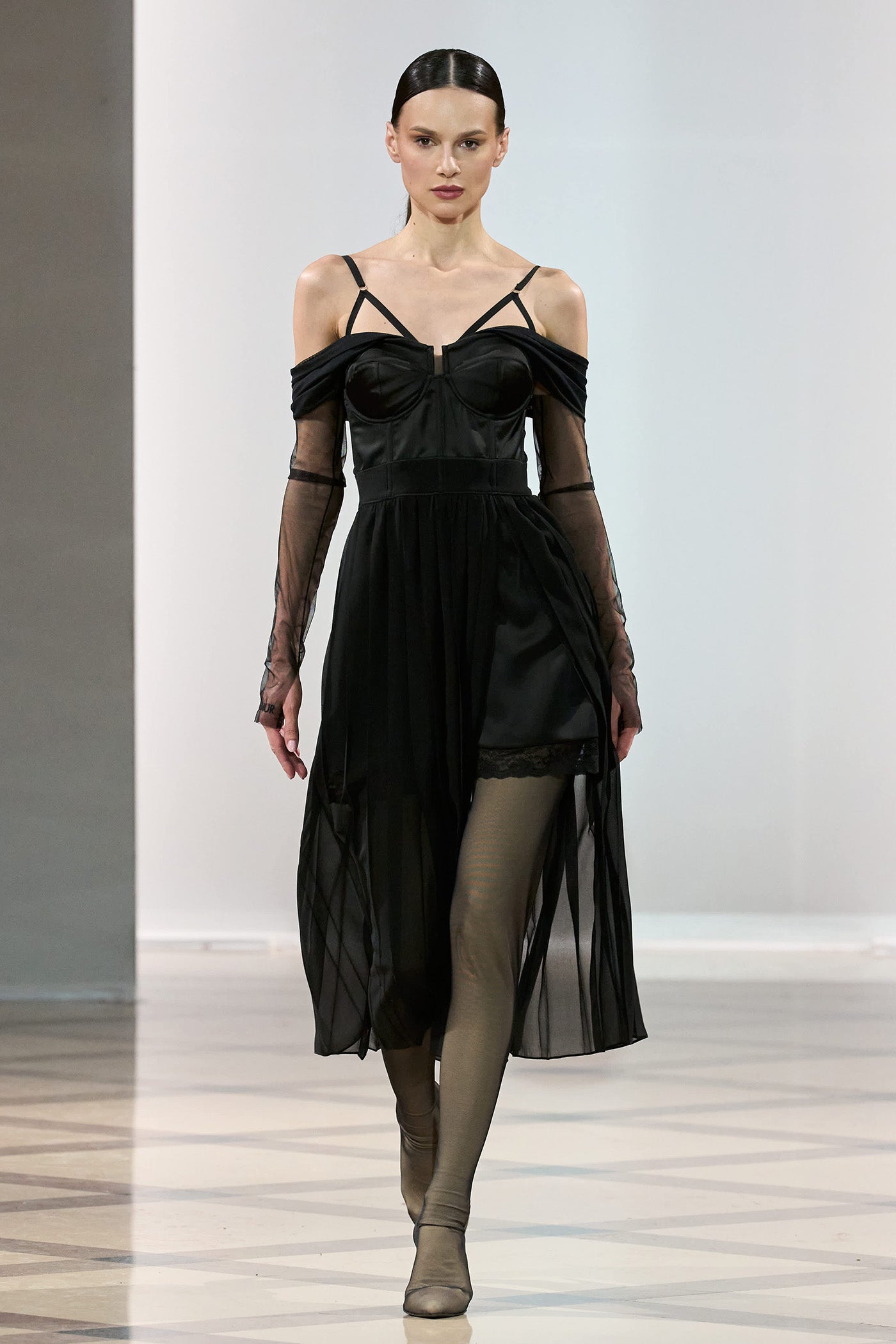 Rochie neagra din satin si tulle plisat Utility