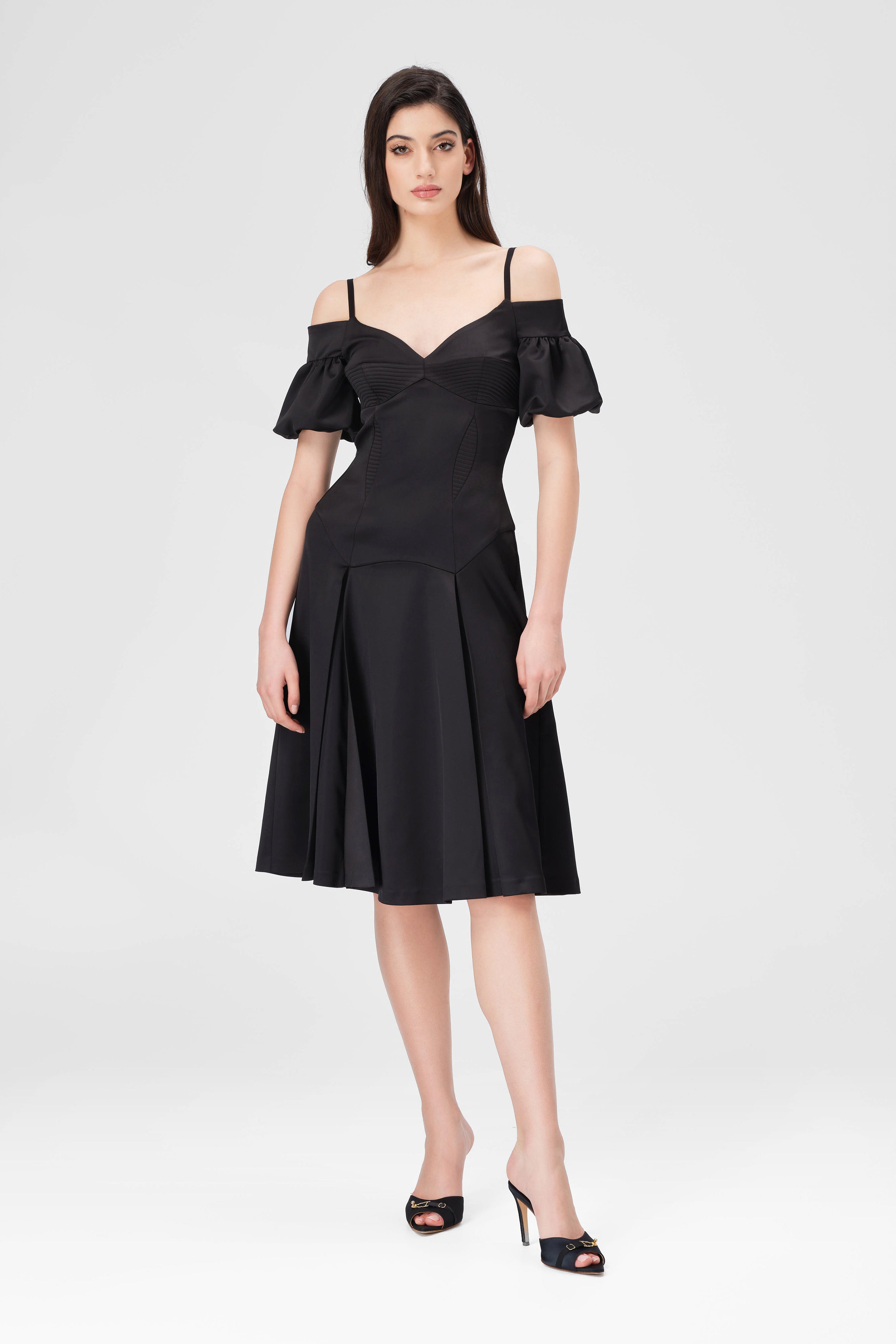 Rochie neagra din satin cu maneci bufante Haze