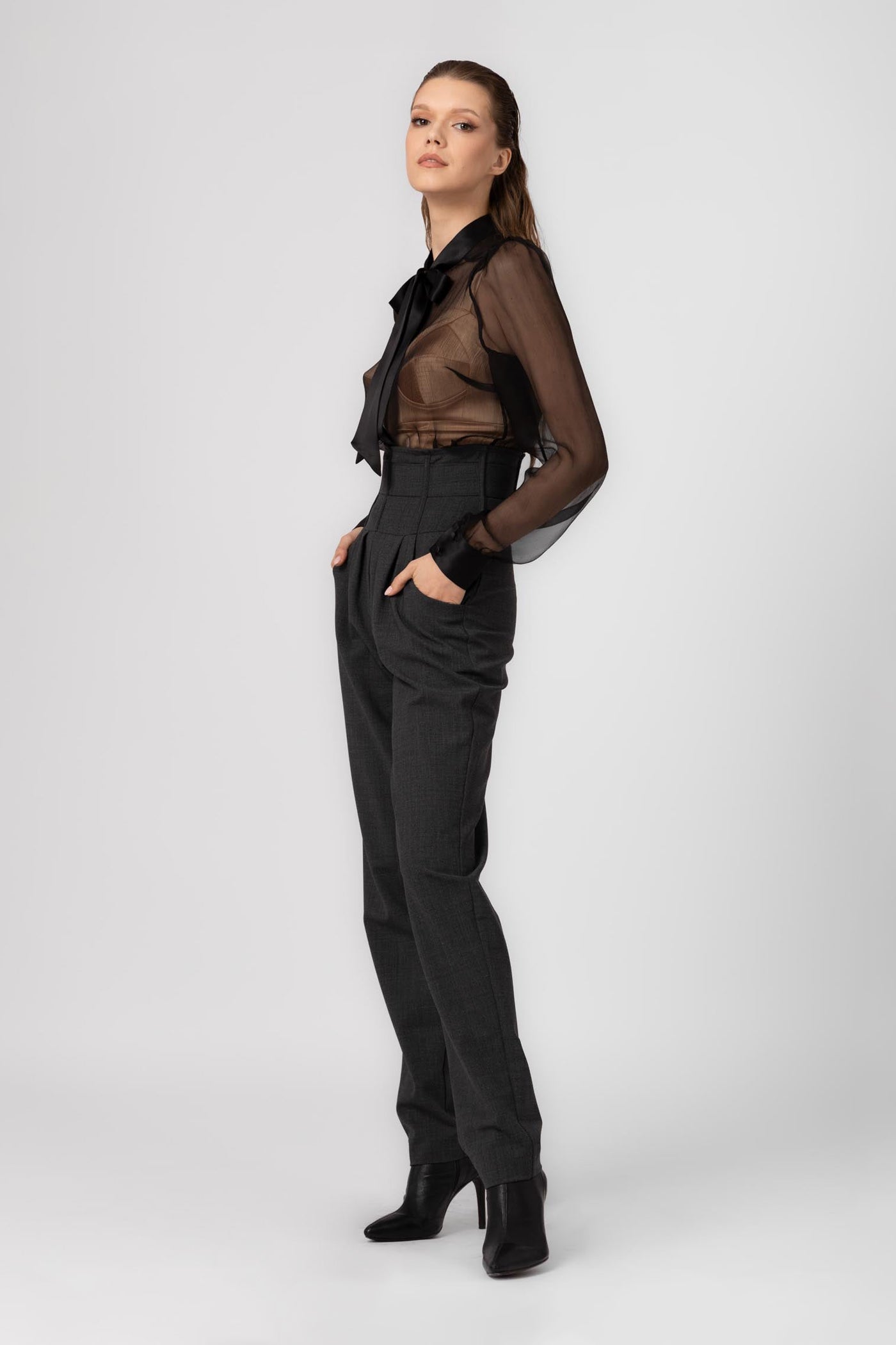 Pantaloni gri lungi cu talie inalta corset din lana Tomboy