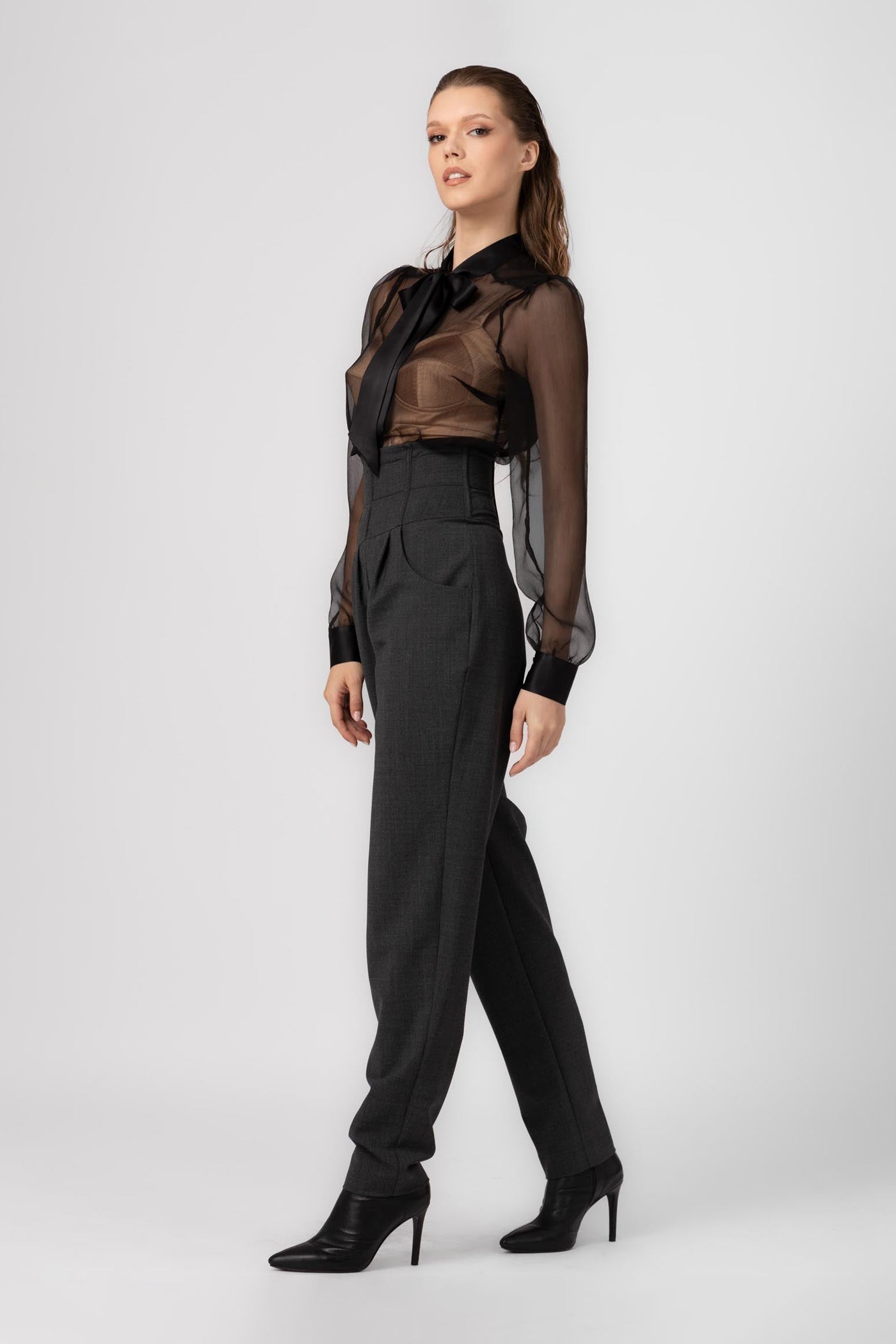 Pantaloni gri lungi cu talie inalta corset din lana Tomboy