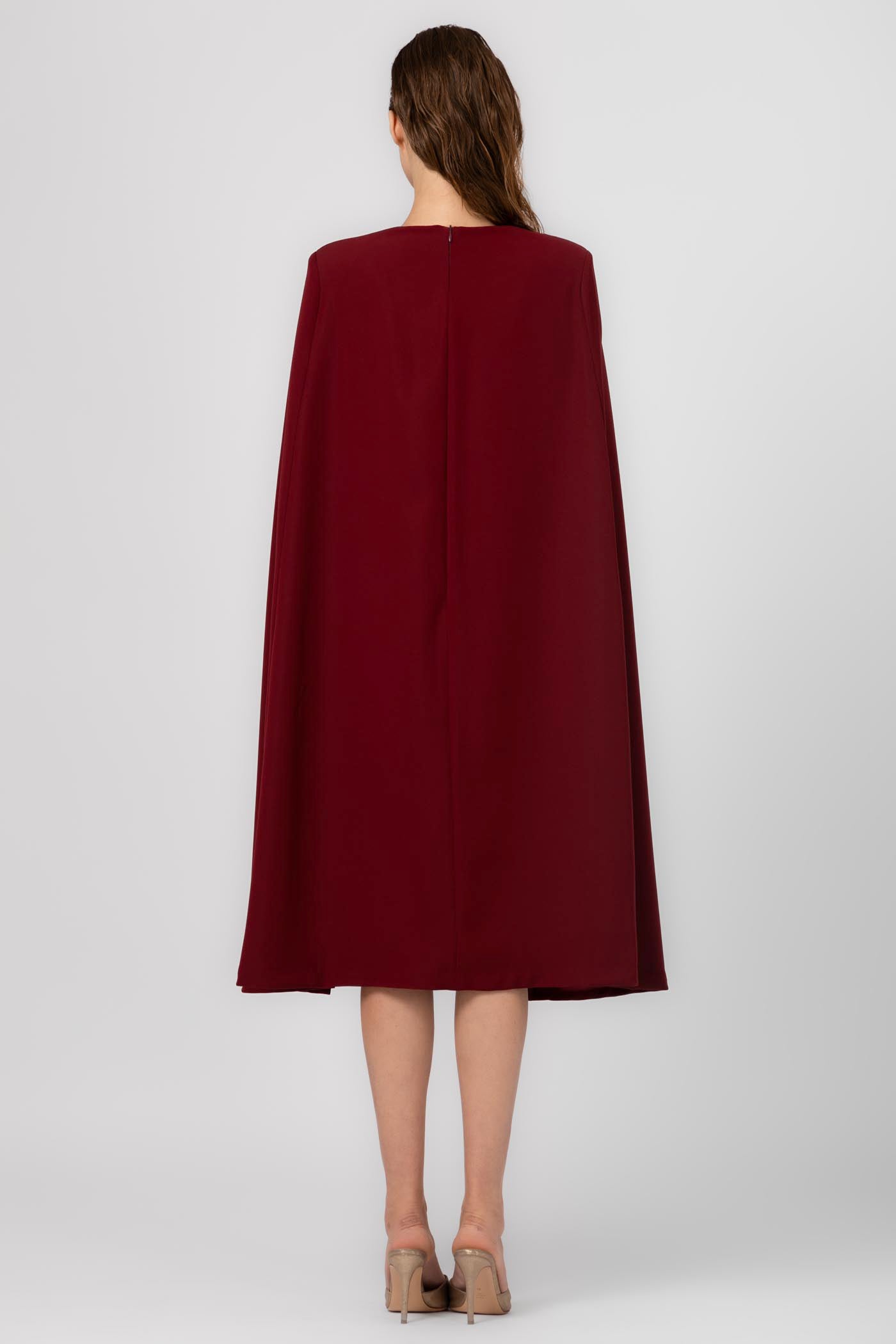 Rochie midi rosu burgund cu capa Mantle