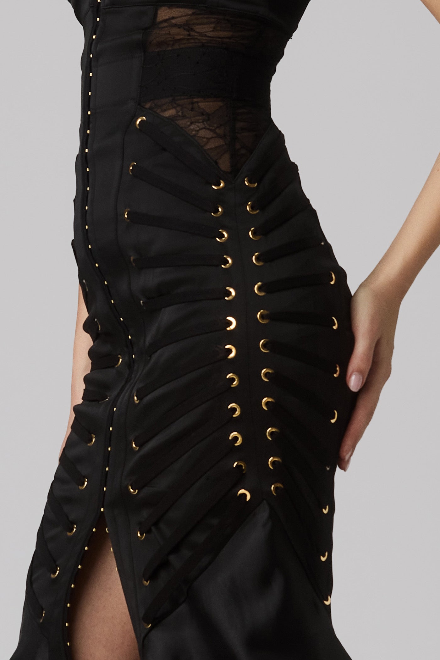 Rochie lunga neagra din satin si dantela Zest