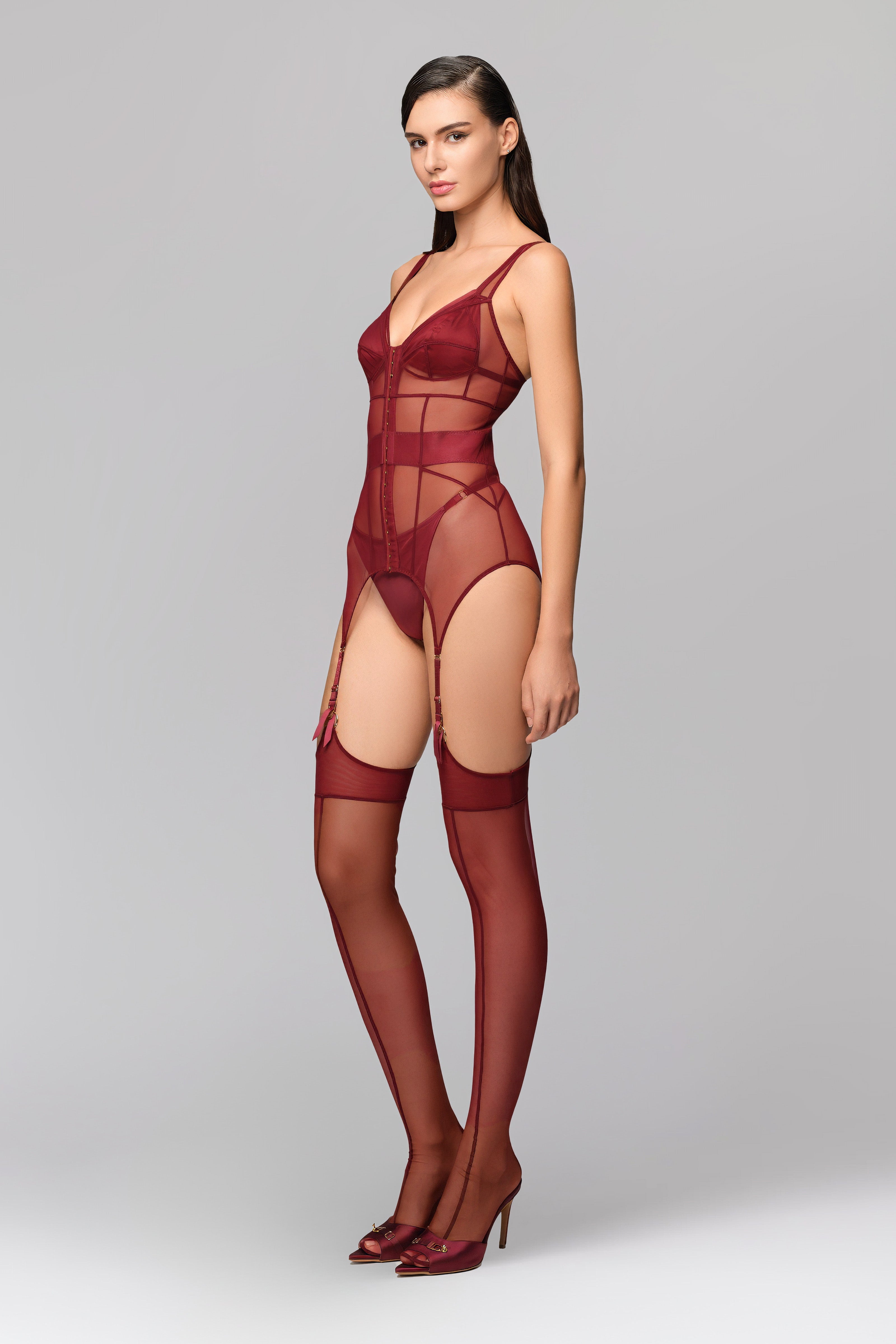 Ciorapi rosu inchis din tulle elastic si curea portjartier Hold-up