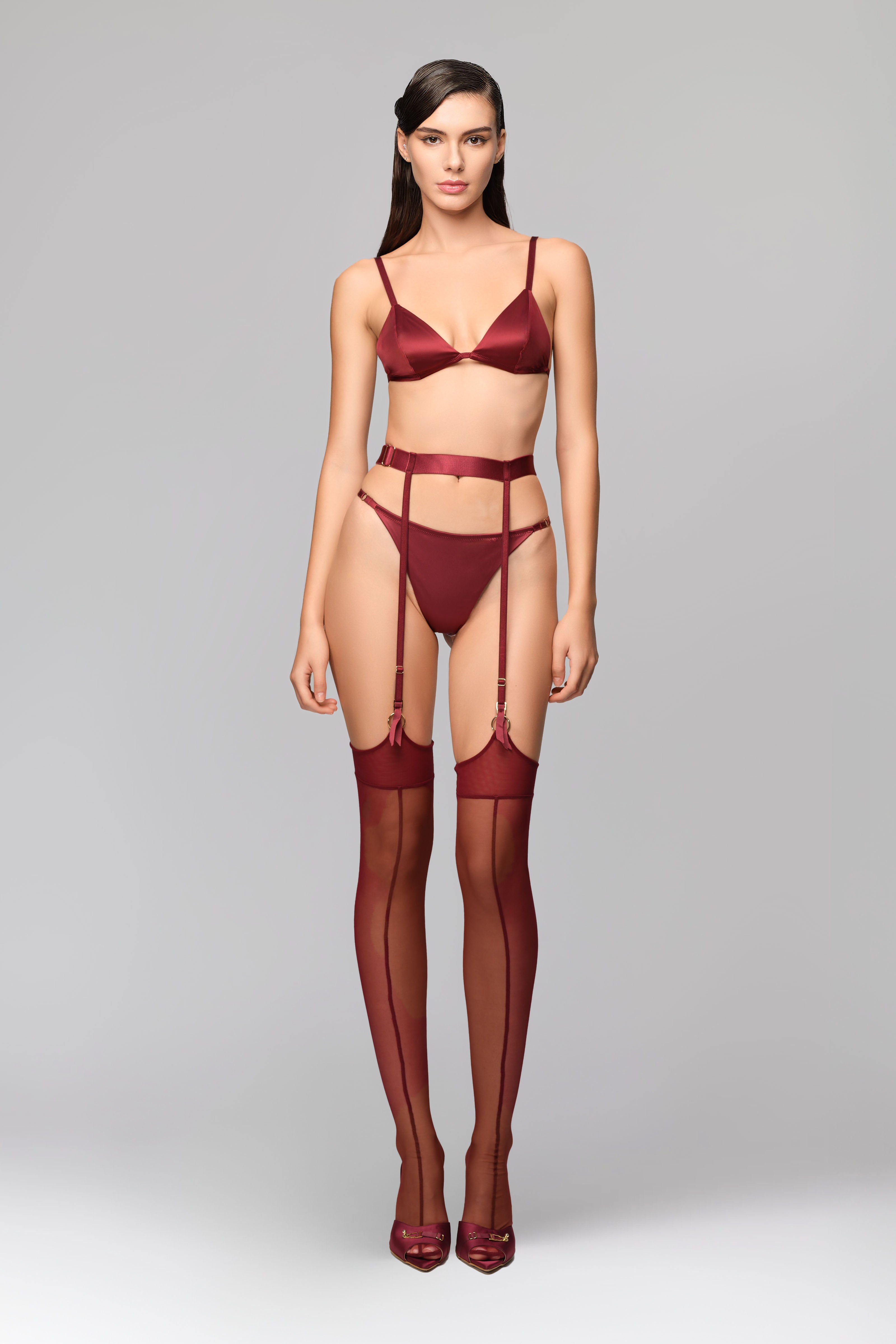 Ciorapi rosu inchis din tulle elastic si curea portjartier Hold-up