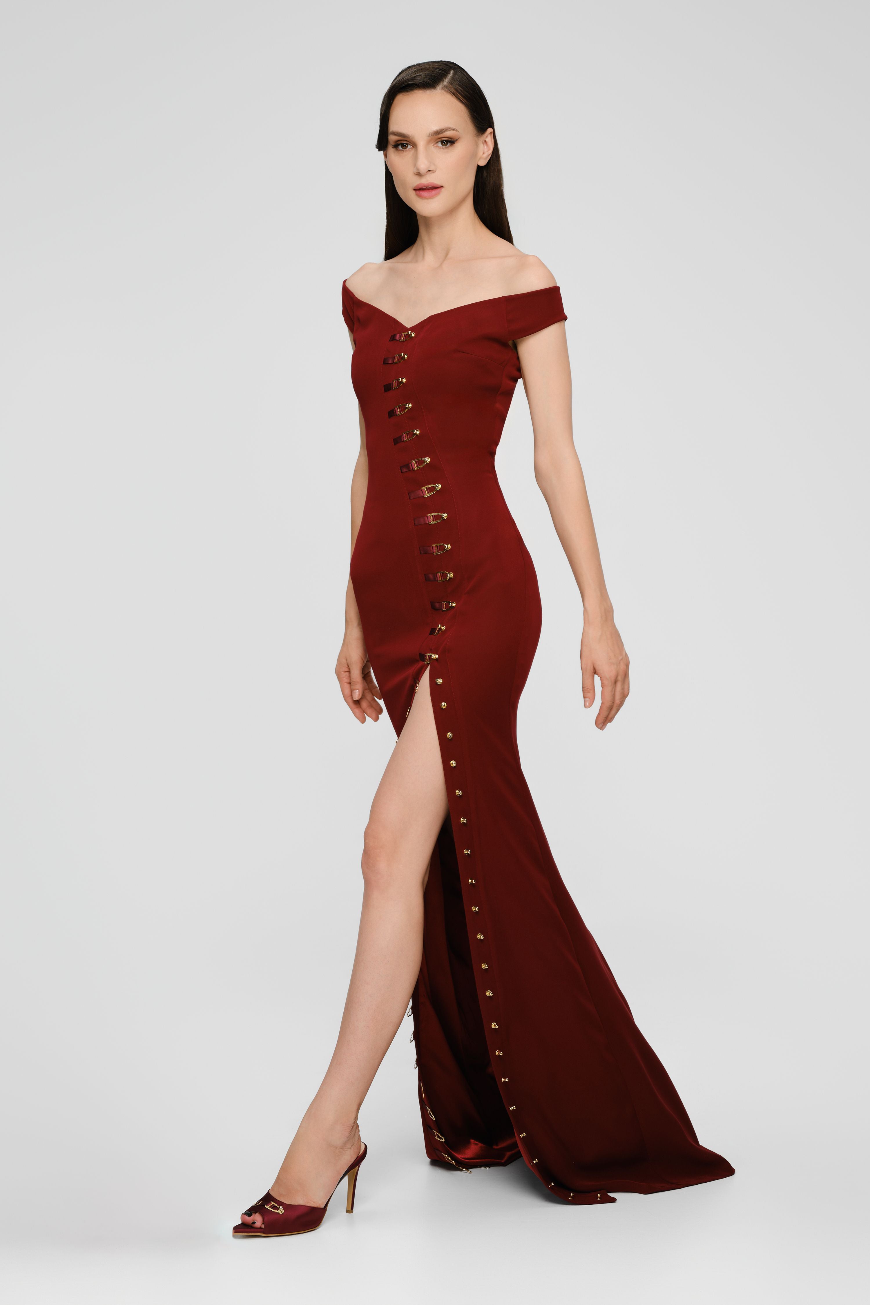 Rochie lunga rosu burgund cu decolteu Ivy