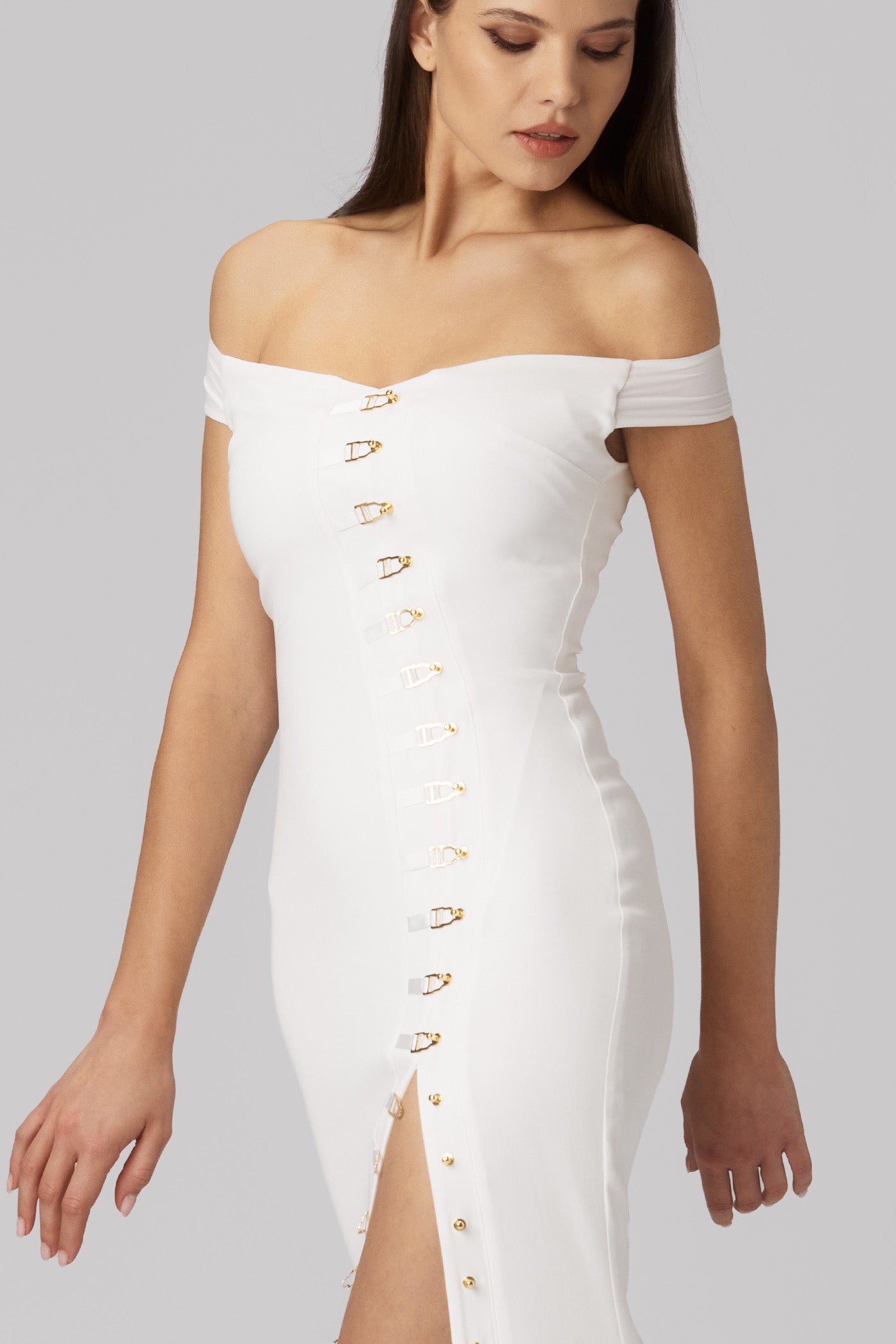 Rochie lunga alba cu decolteu Ivy