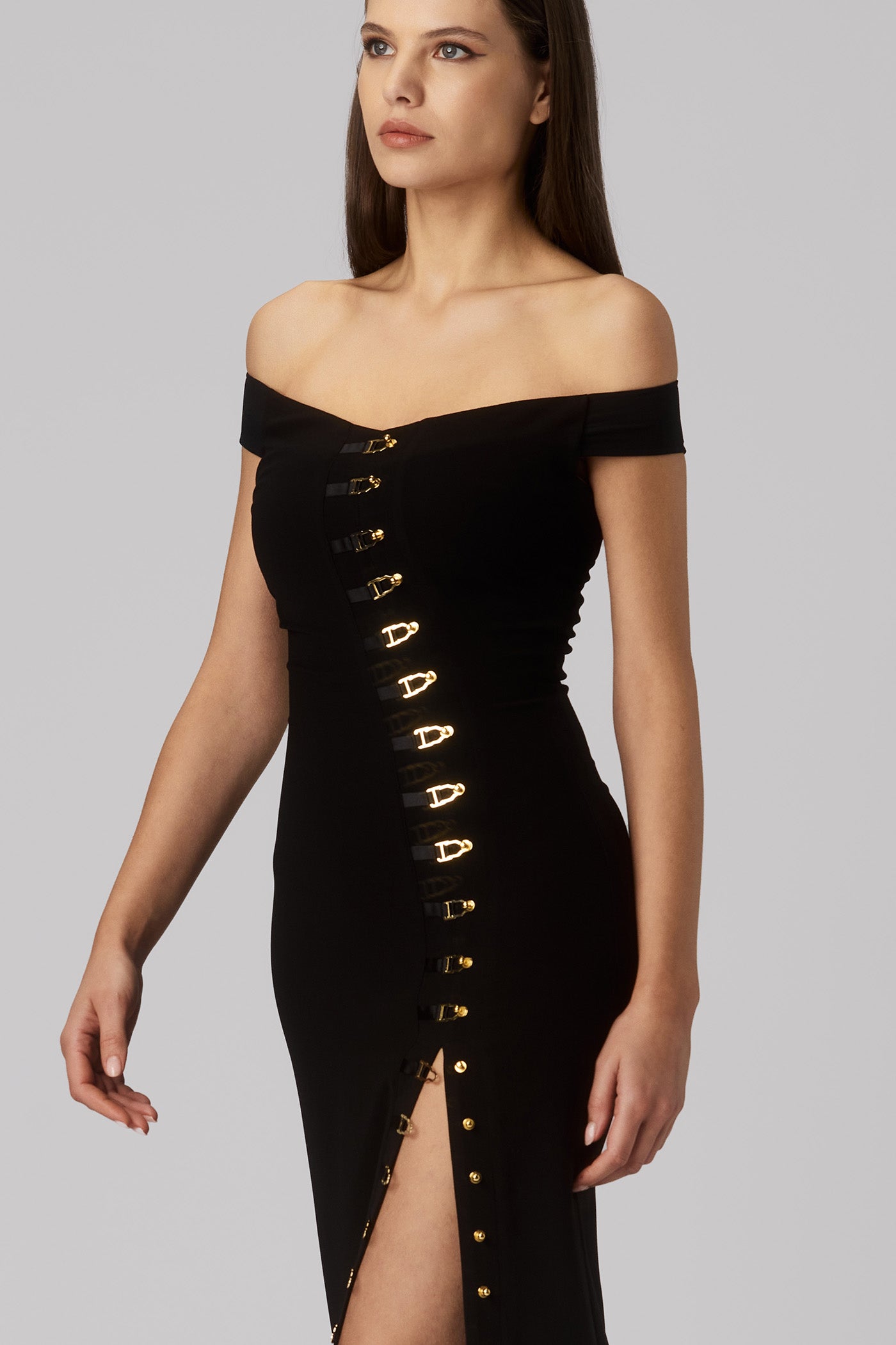 Rochie lunga neagra bodycon cu decolteu Ivy