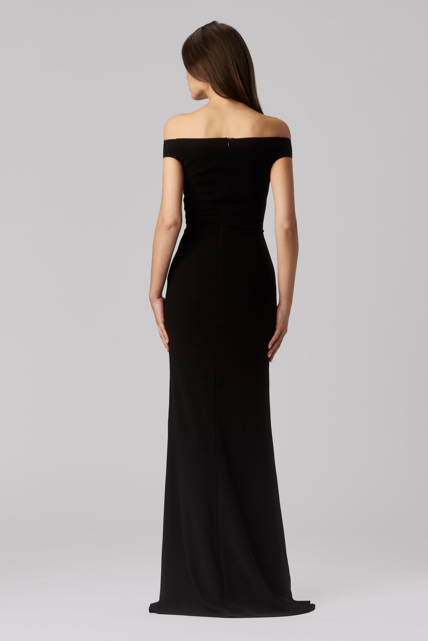 Rochie lunga neagra bodycon cu decolteu Ivy