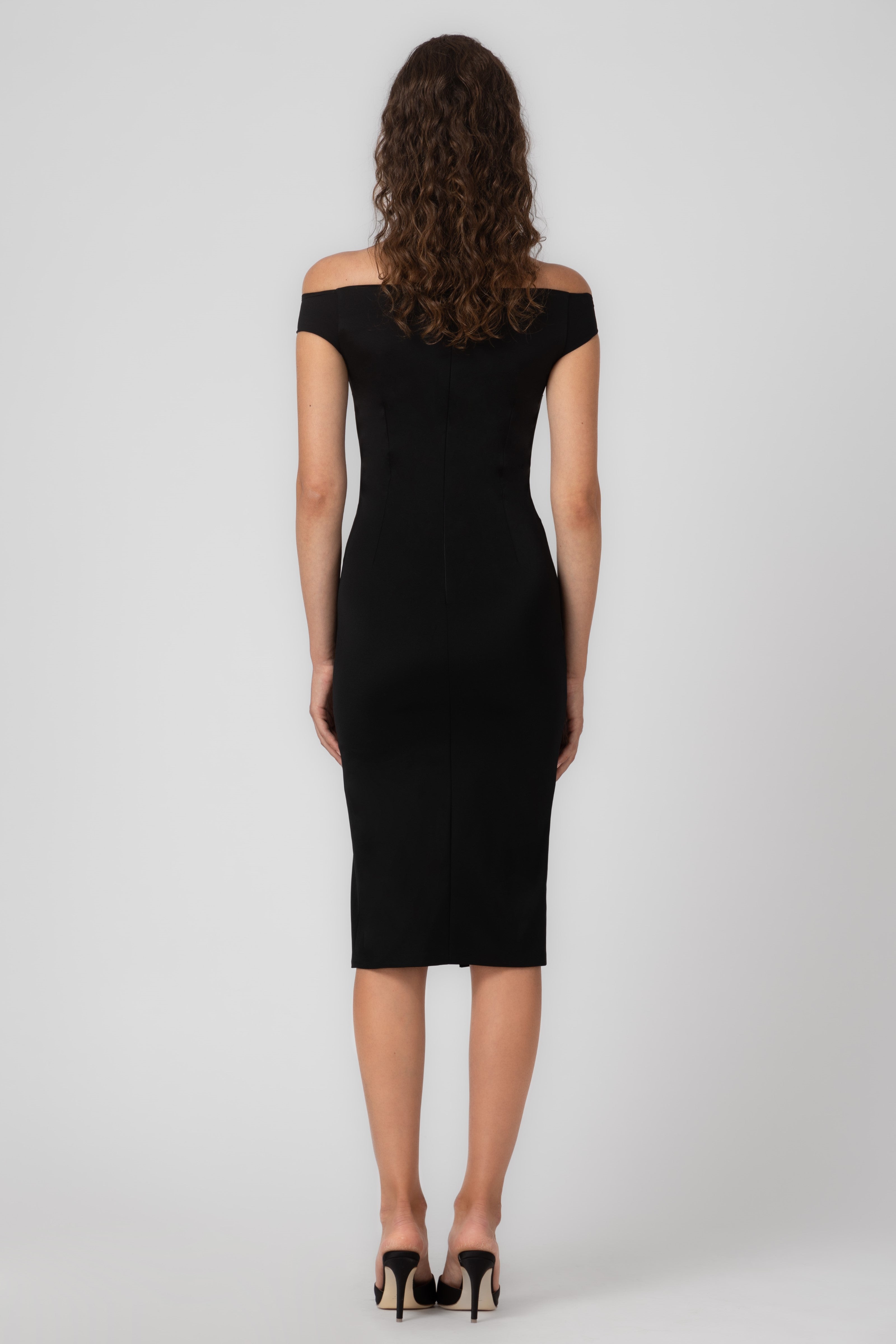 Rochie neagra mulata cu decolteu Ivy