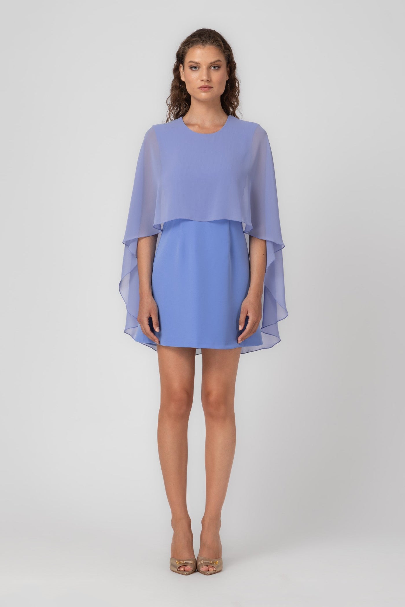 Rochie midi albastru deschis cu capa Veil