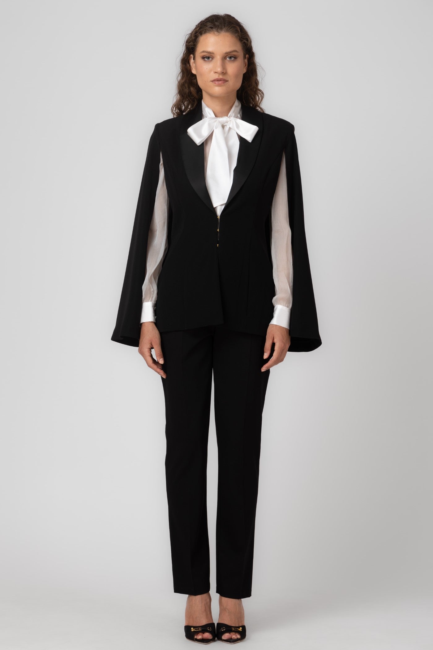 Capa neagra eleganta cu rever satinat Ward