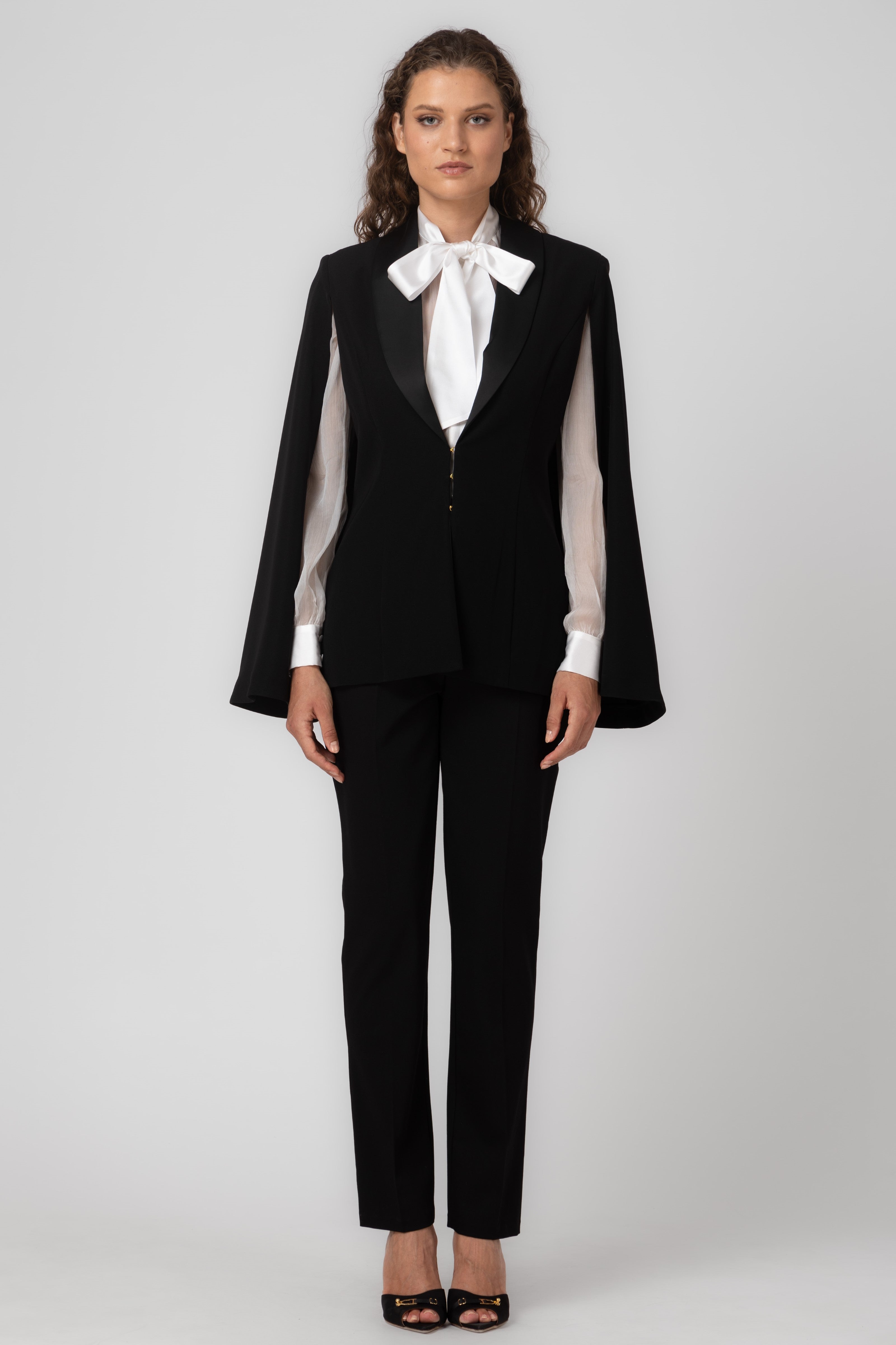 Capa neagra eleganta cu rever satinat Ward