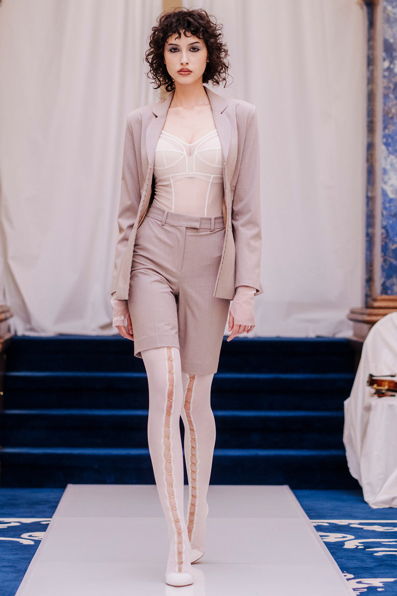 Pantaloni bej scurti din lana Formal