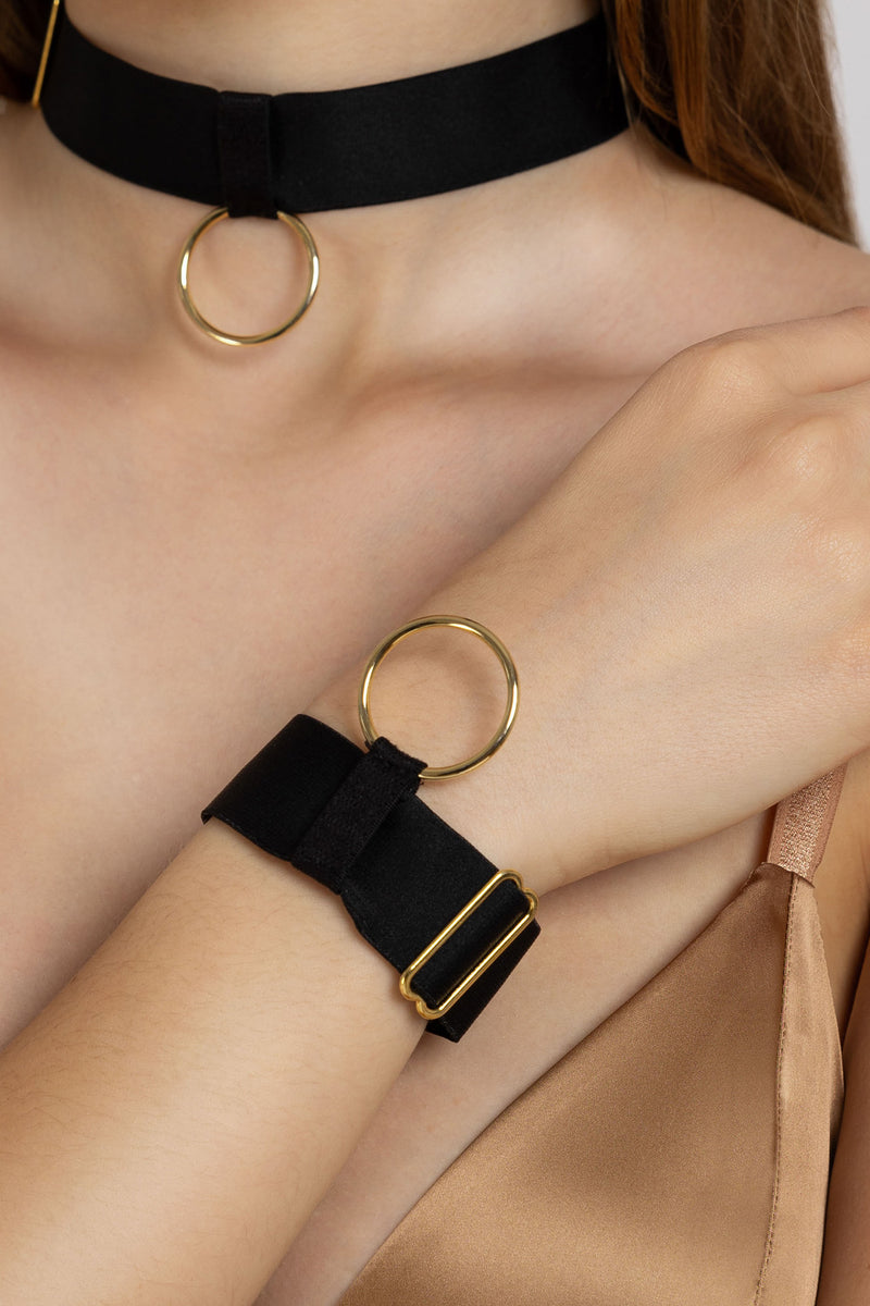 Choker negru satinat din elastic cu detalii aurii Hold-up