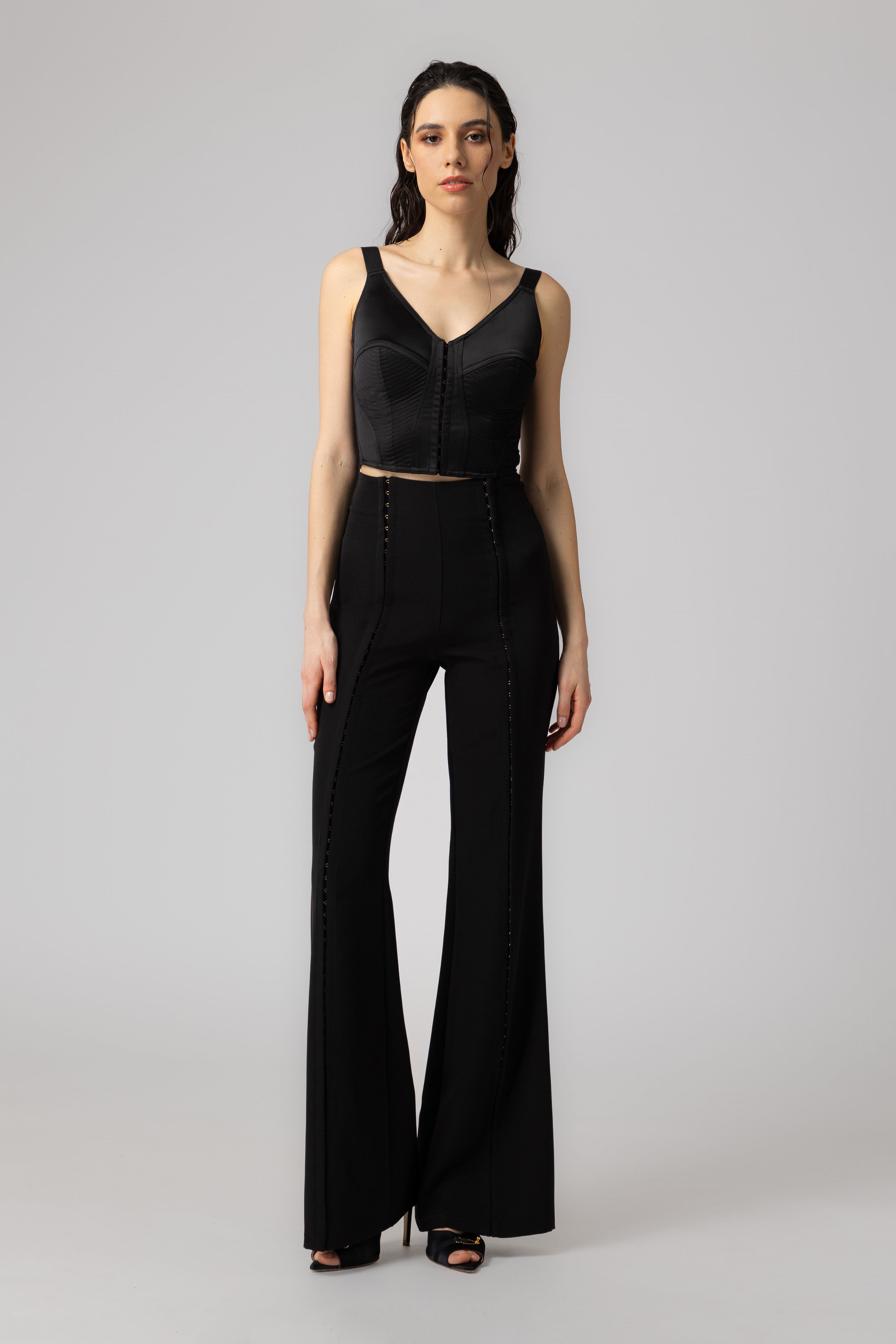 Top negru mulat din satin premium Corset