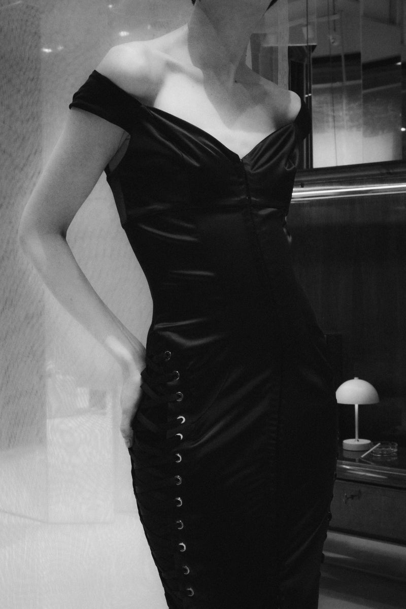 Mood image for Rochie neagra mulata din satin Blackcherry