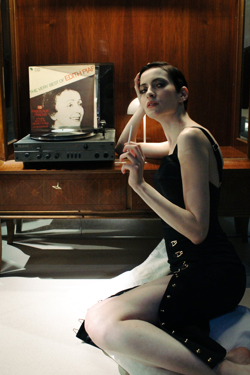 Mood image for Fusta neagra mulata cu slit pe picior Ivy