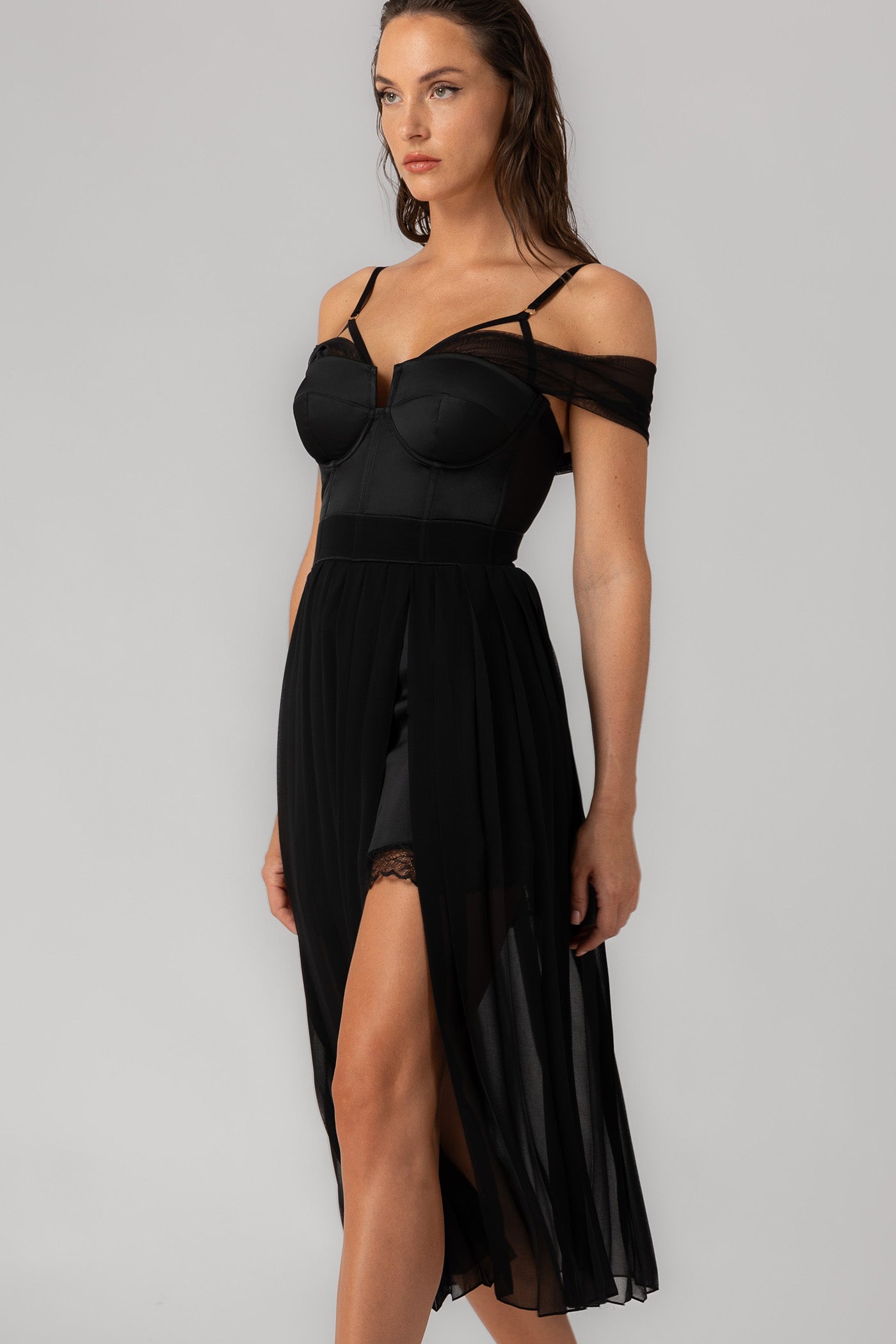Rochie neagra din satin si tulle plisat Utility