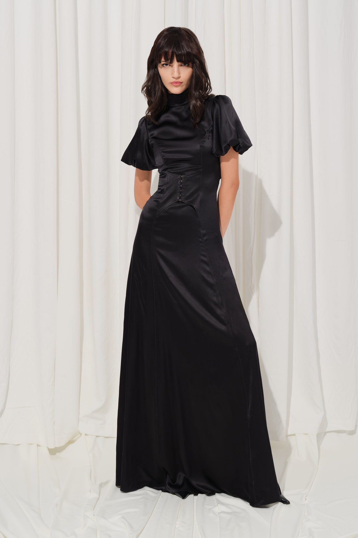 Rochie neagra lunga din matase cu corset Cast