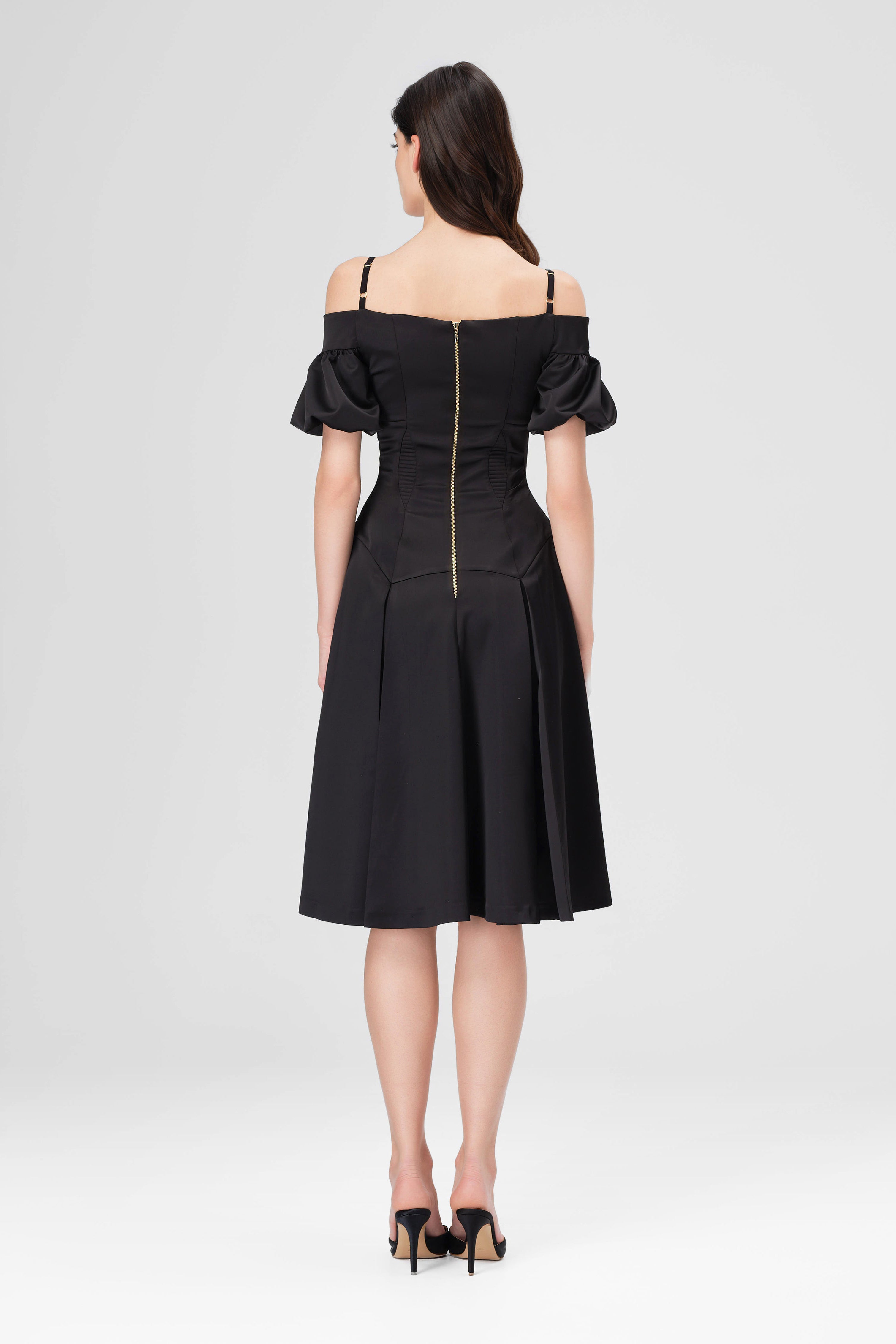 Rochie neagra din satin cu maneci bufante Haze