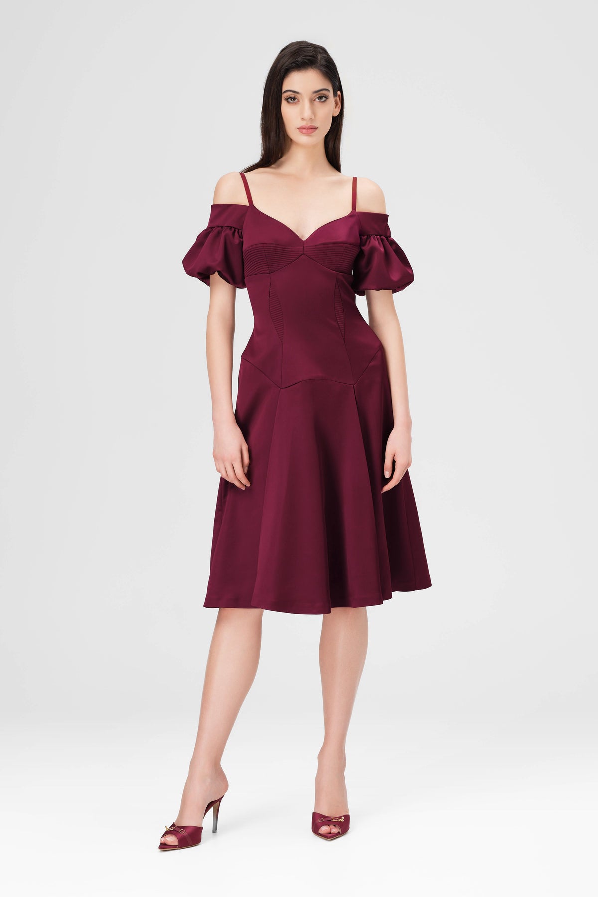 Rochie rosu burgund din satin cu maneci bufante Haze