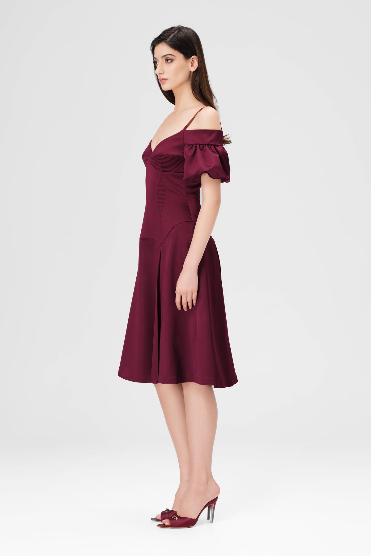 Rochie rosu burgund din satin cu maneci bufante Haze