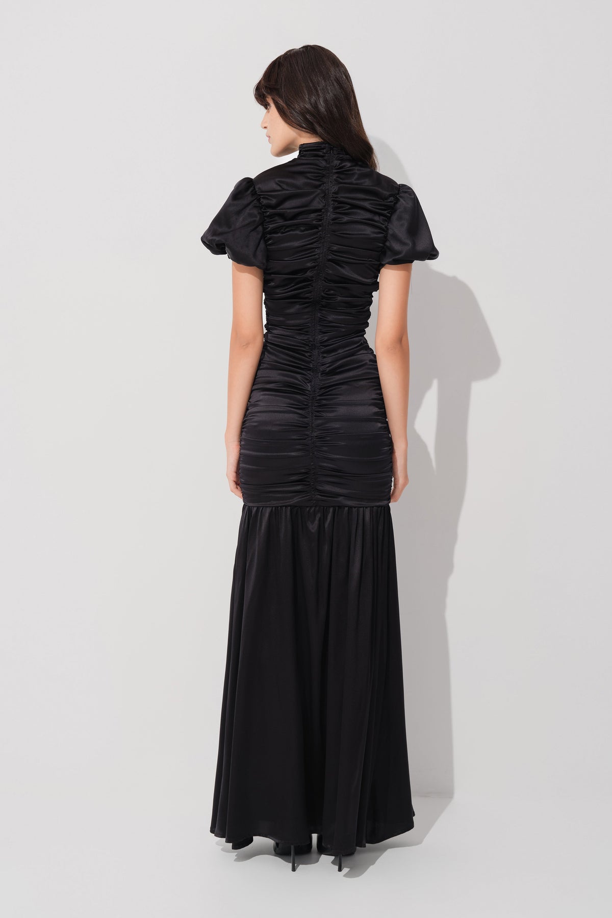 Rochie neagra lunga din matase cu drapaje Ruched