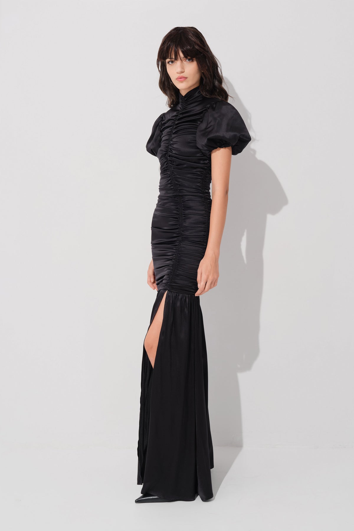 Rochie neagra lunga din matase cu drapaje Ruched