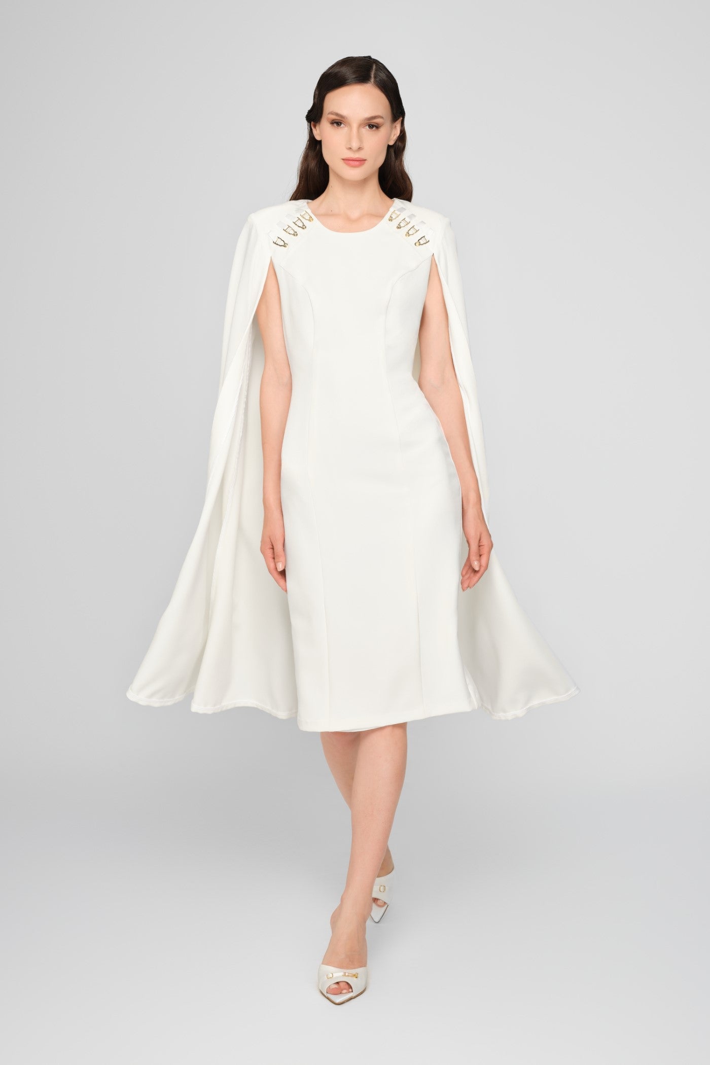 Rochie midi alba cu capa Mantle
