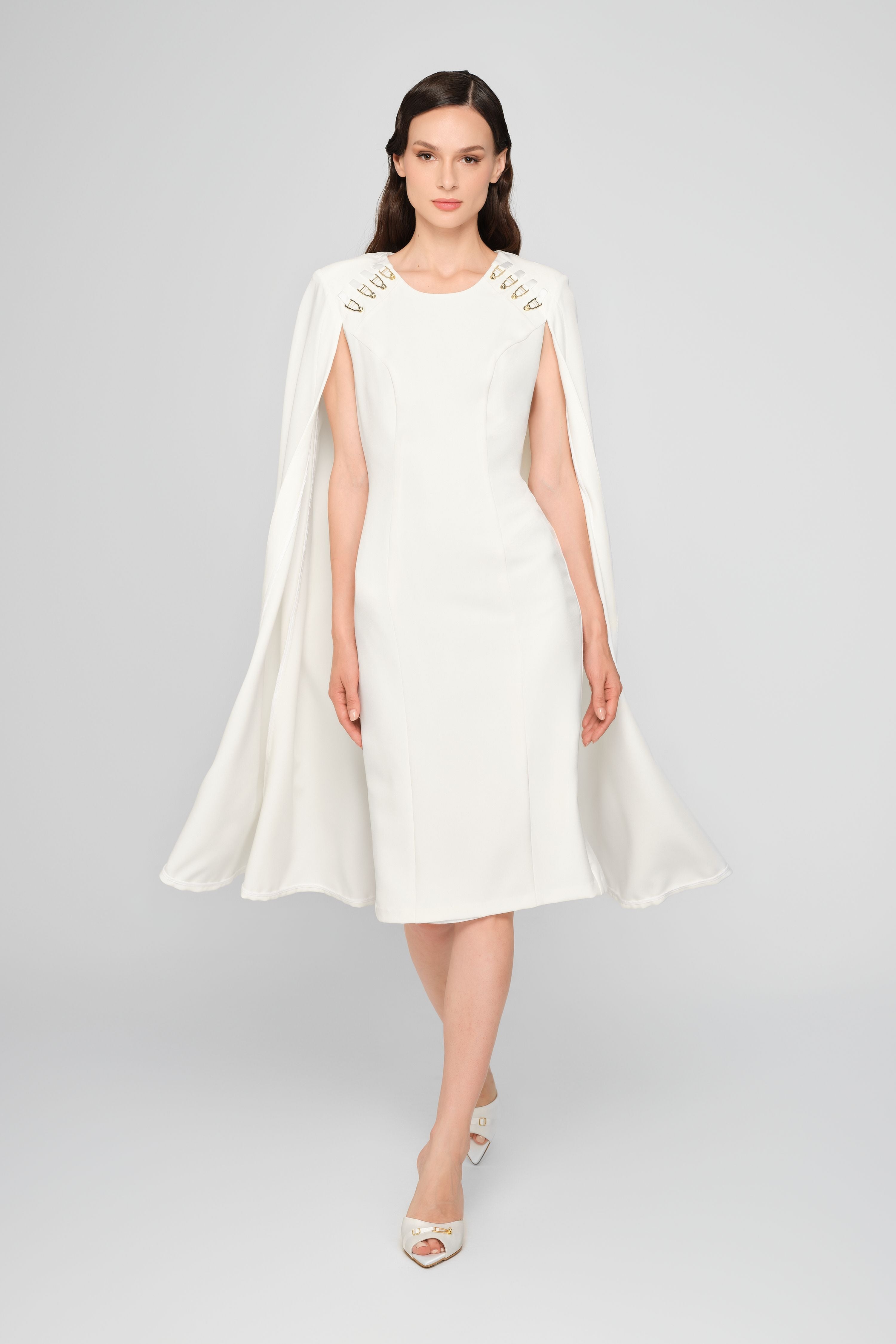 Rochie midi alba cu capa Mantle